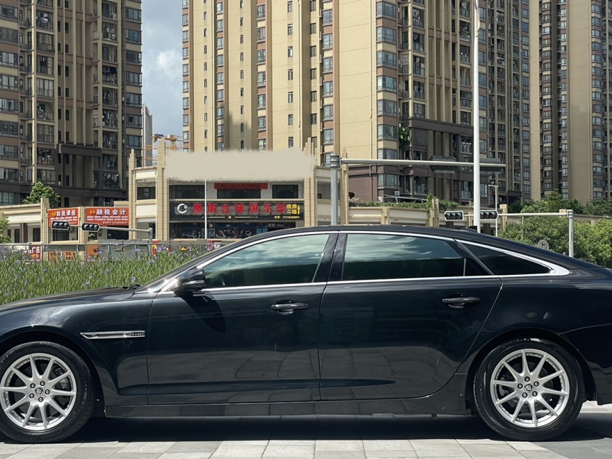 捷豹 XJ  2013款 XJL 2.0T 典雅商務(wù)版圖片