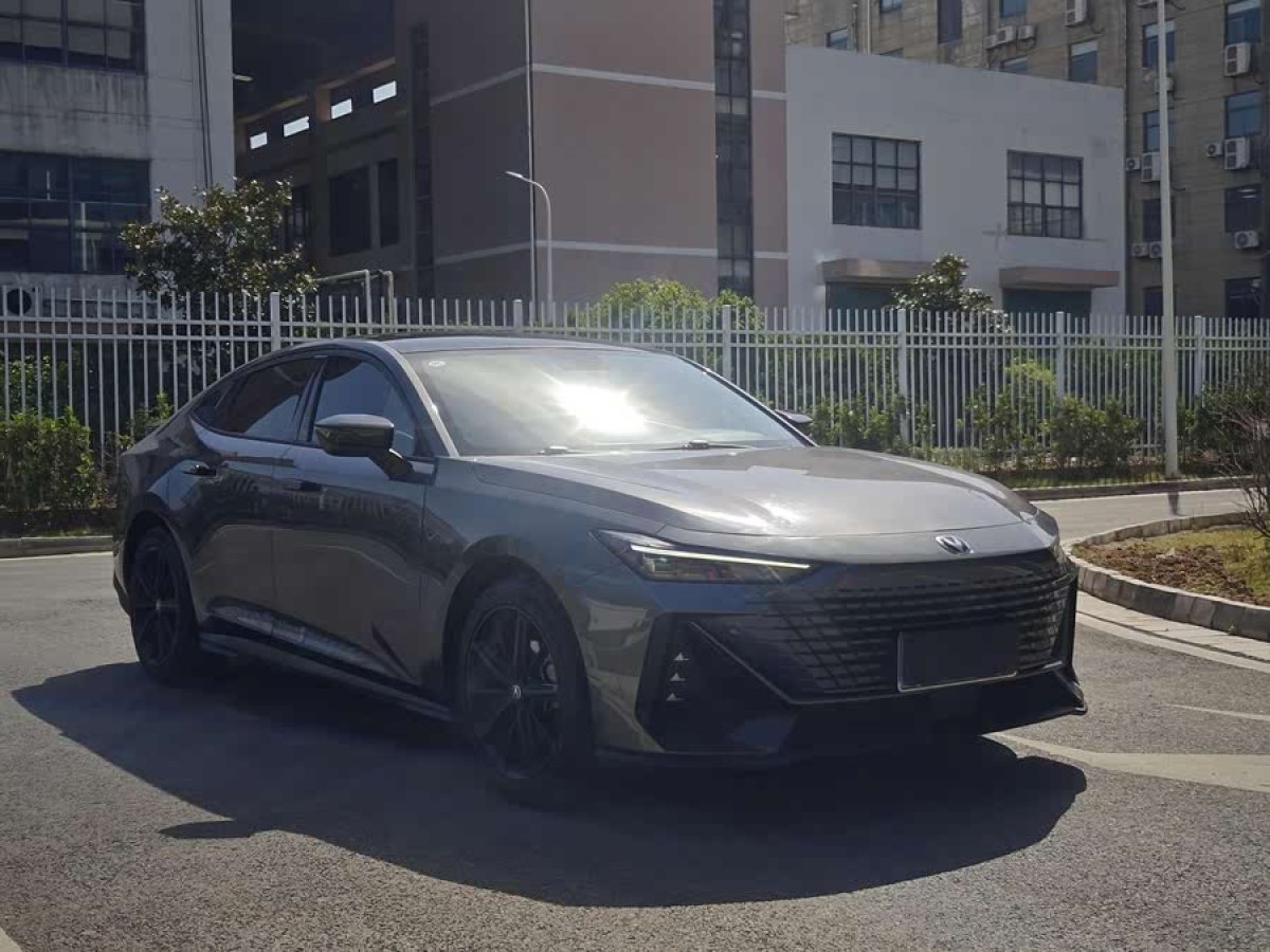 長(zhǎng)安 長(zhǎng)安UNI-V  2022款 1.5T 尊貴型圖片