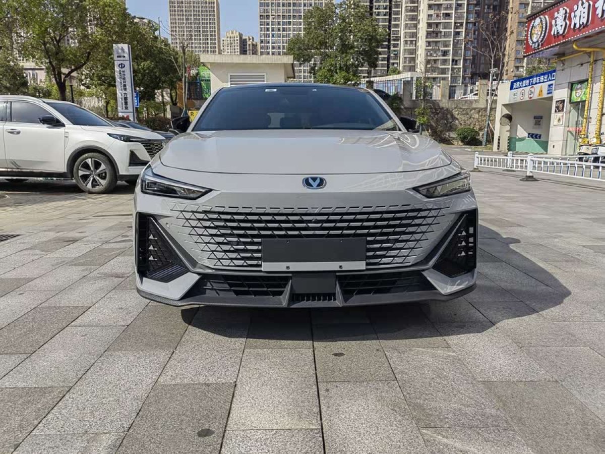 長(zhǎng)安 長(zhǎng)安UNI-V  2022款 1.5T 卓越型圖片