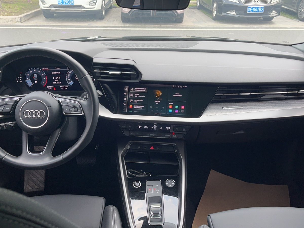 2023年9月奧迪 奧迪A3  2023款 改款 A3L Limousine 35 TFSI 時(shí)尚運(yùn)動(dòng)型
