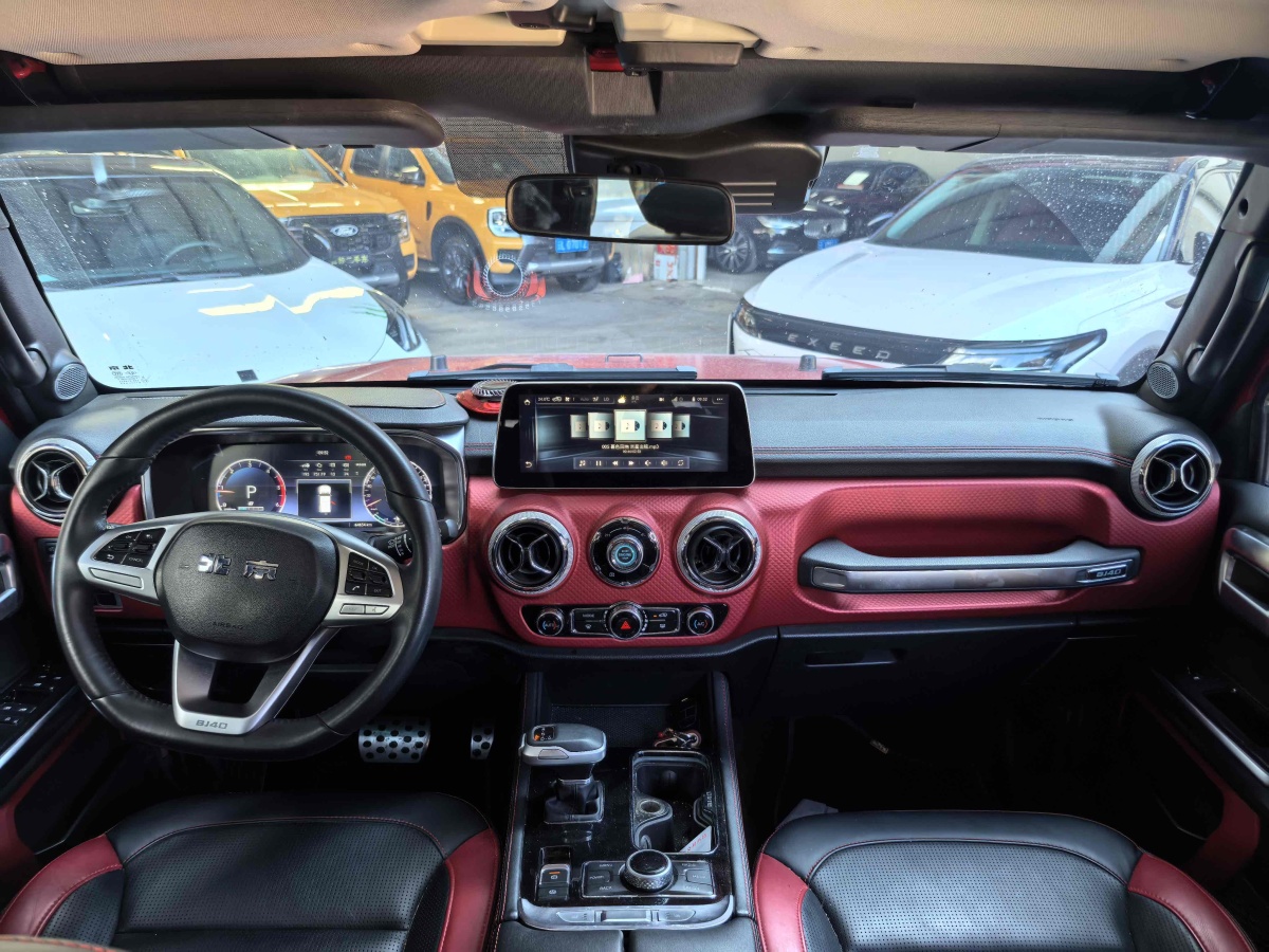 北京 BJ40  2021款 2.0D 自動(dòng)四驅(qū)刀鋒英雄版?zhèn)b客型圖片