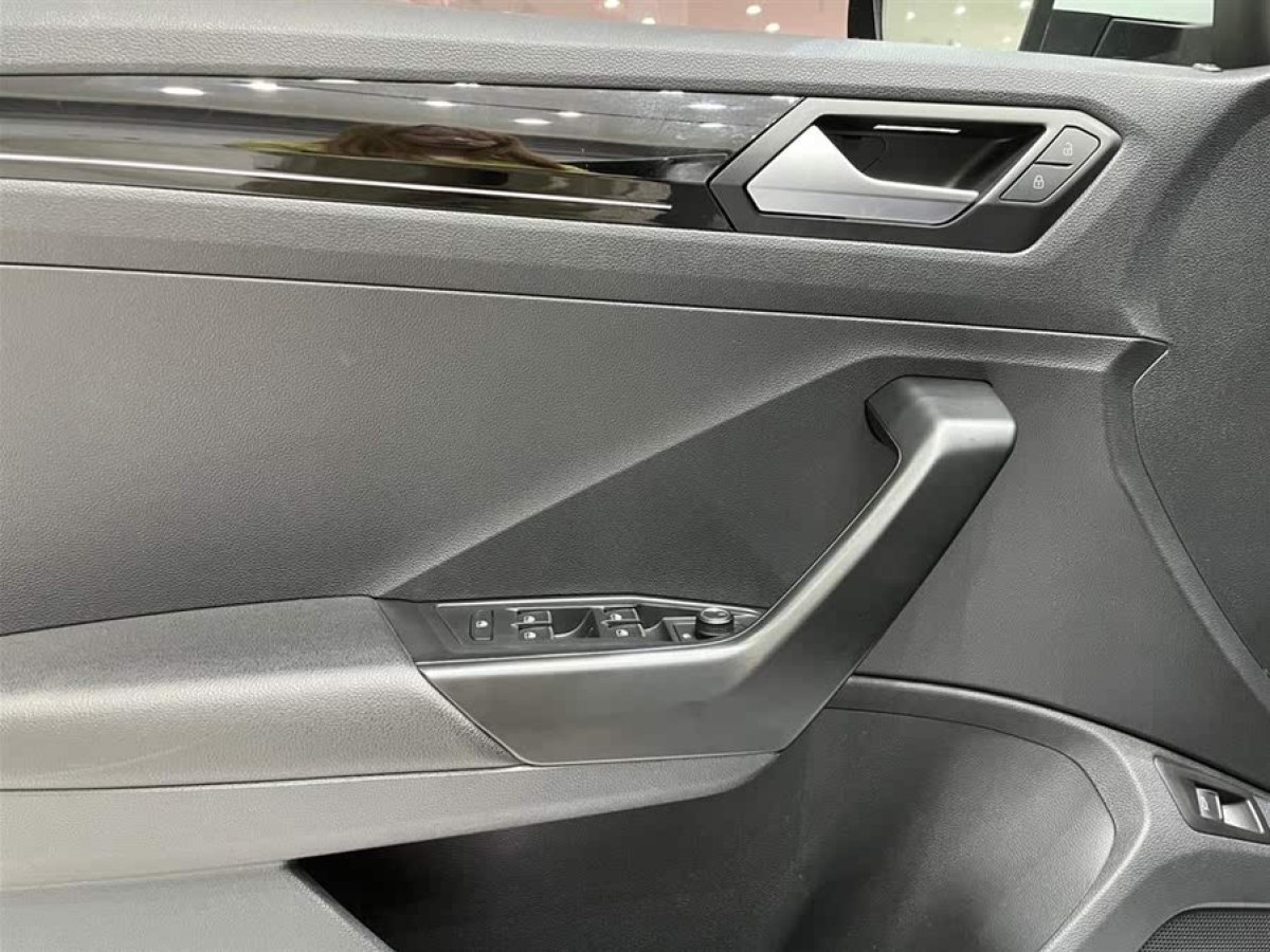 大眾 T-ROC探歌  2020款 280TSI DSG兩驅(qū)舒適型圖片