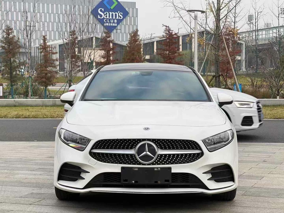 奔馳 奔馳A級  2019款  A 220 L 4MATIC 運動轎車圖片