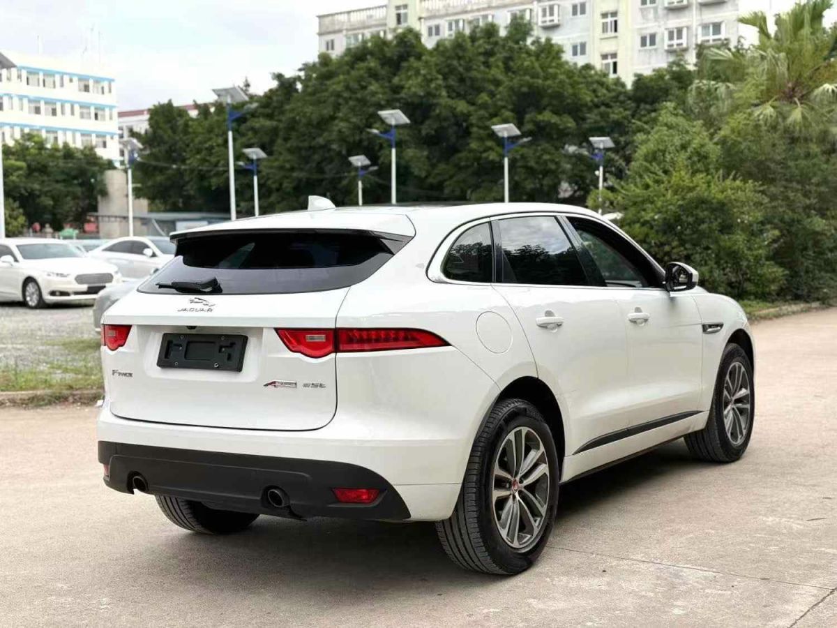 捷豹 F-PACE  2016款 2.0T 兩驅(qū)都市尊享版圖片