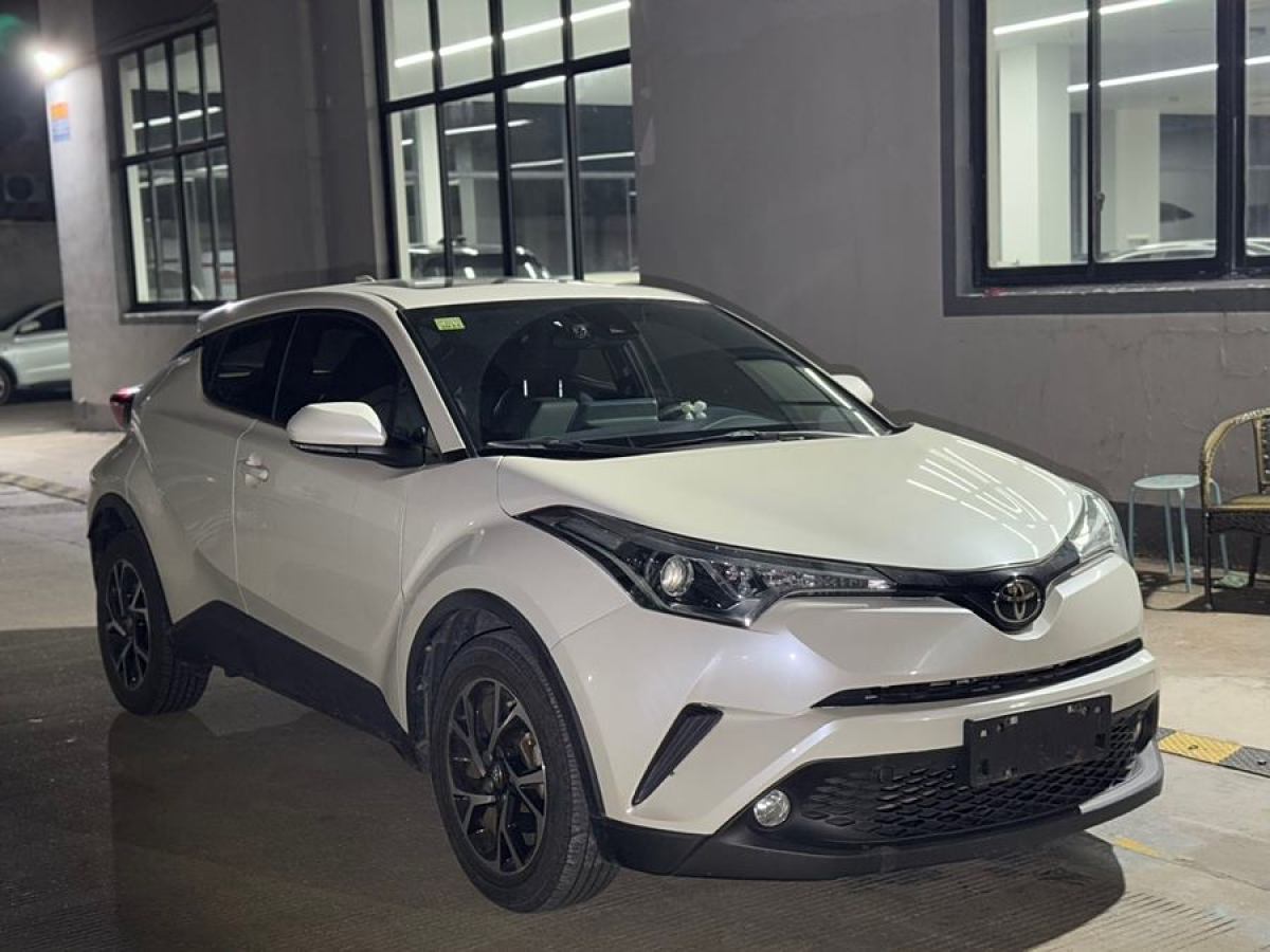 豐田 C-HR  2020款 2.0L 領(lǐng)先版圖片