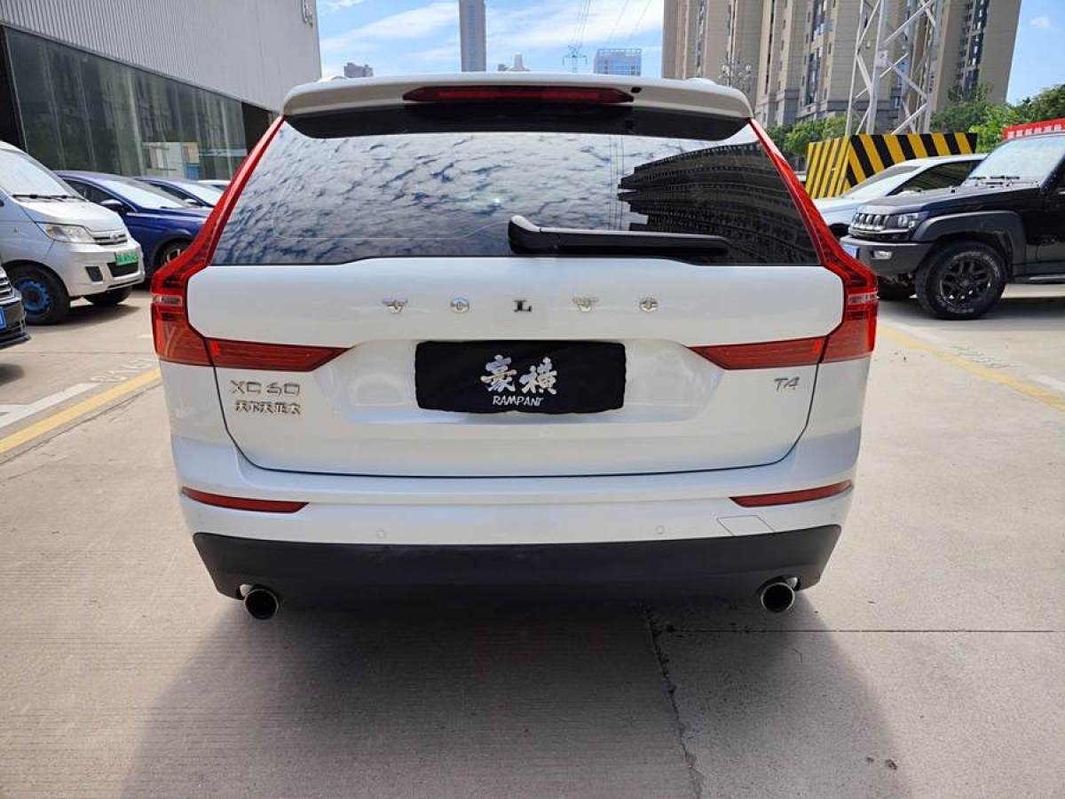 沃爾沃 XC60  2019款  T4 智逸版 國(guó)VI圖片