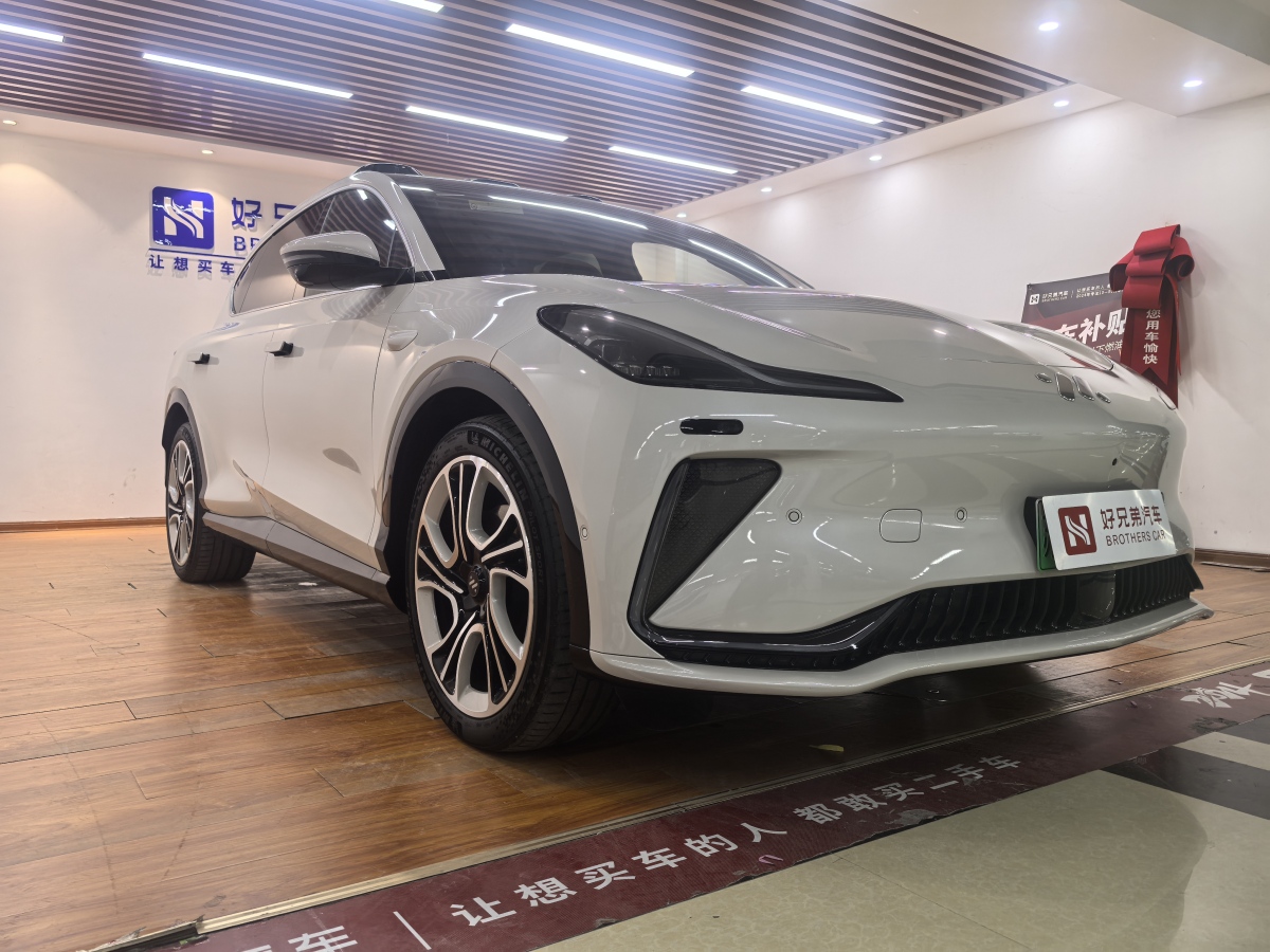 智己 智己LS7  2023款 100kWh Pro四驅(qū)版圖片