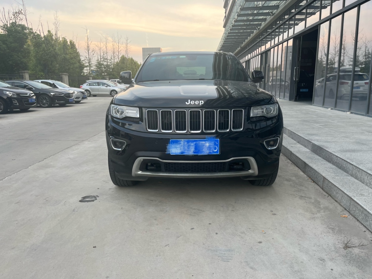 2015年1月Jeep 大切諾基  2014款 3.6L 精英導(dǎo)航版