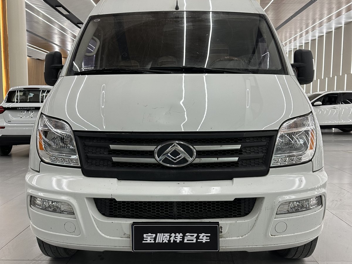 上汽大通 V80  2023款 2.0T 手動(dòng)經(jīng)典傲運(yùn)通長(zhǎng)軸中頂6/7/8/9座圖片