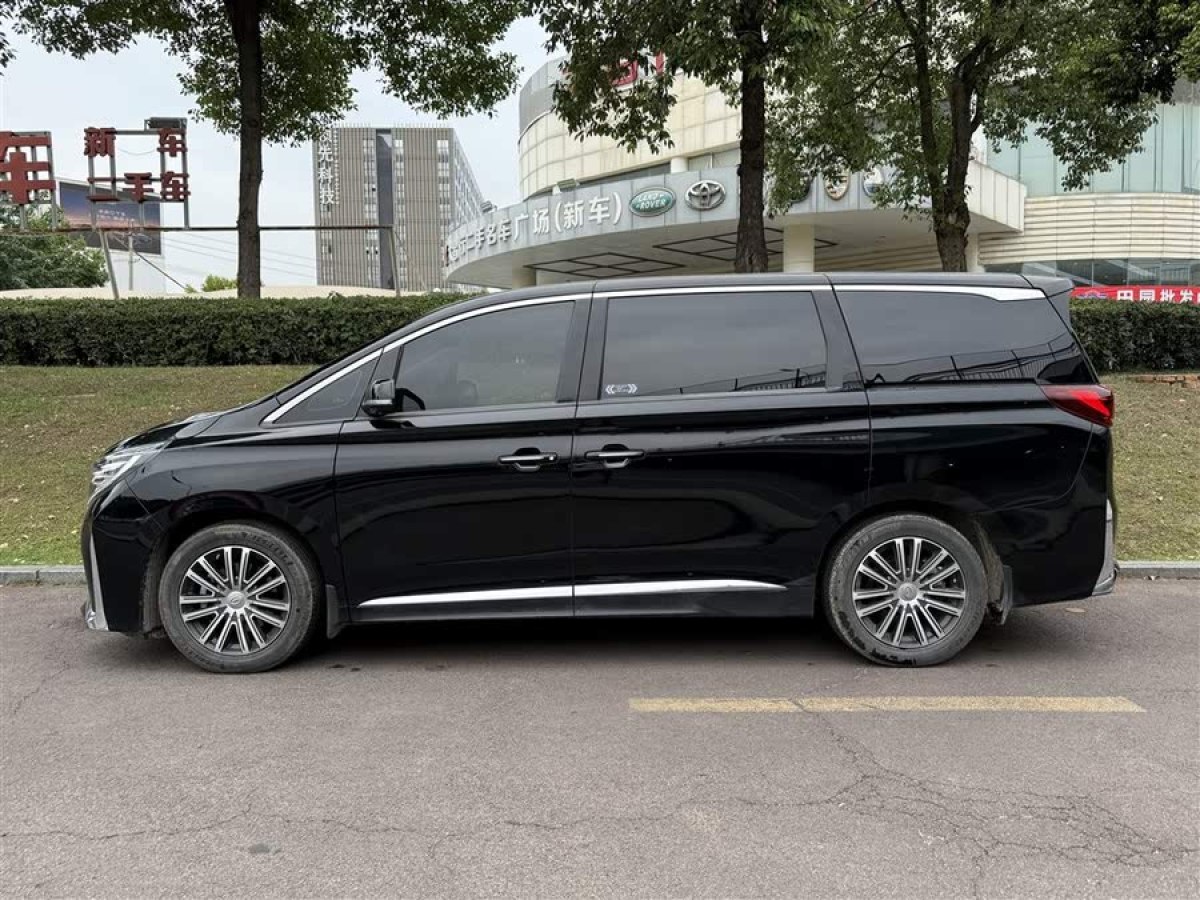 廣汽傳祺 M8  2021款 領(lǐng)秀系列 390T 至尊版圖片
