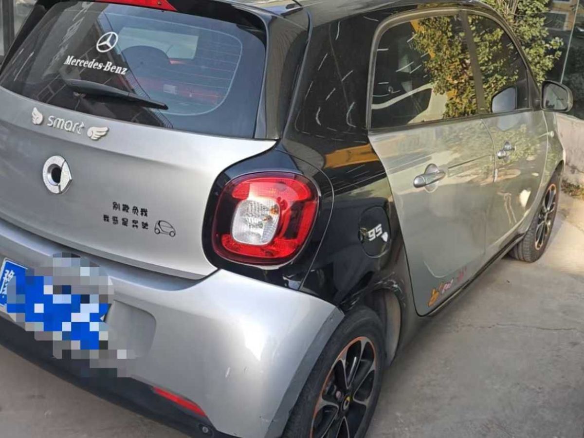 smart forfour  2017款 0.9T 66千瓦摯愛特別版圖片