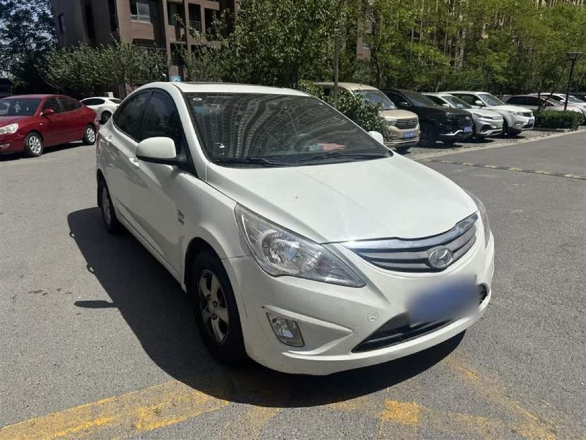 現(xiàn)代 瑞納  2010款 三廂 1.4L 自動時尚型GT圖片