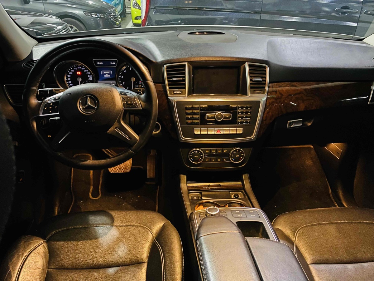 2015年1月奔驰 奔驰M级  2014款 ML 400 4MATIC动感型