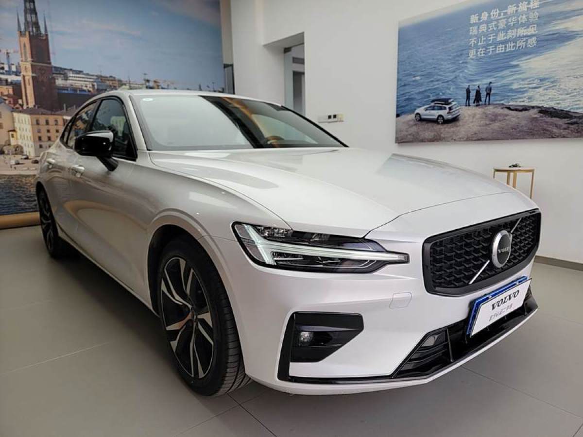 沃爾沃 S60L  2024款 B5 智雅運(yùn)動版圖片