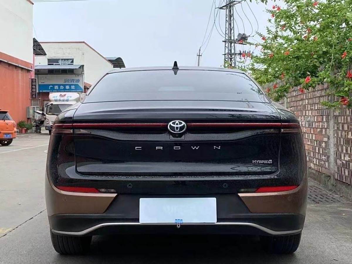 豐田 皇冠(進(jìn)口)  2023款 2.5L SportCross HEV兩驅(qū)尊貴版圖片