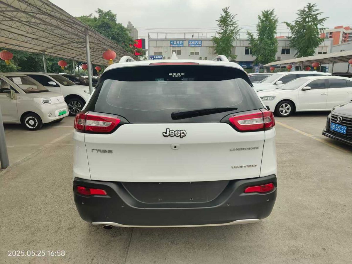 Jeep 自由俠  2018款 互聯(lián)大屏版 180T 自動智能版圖片