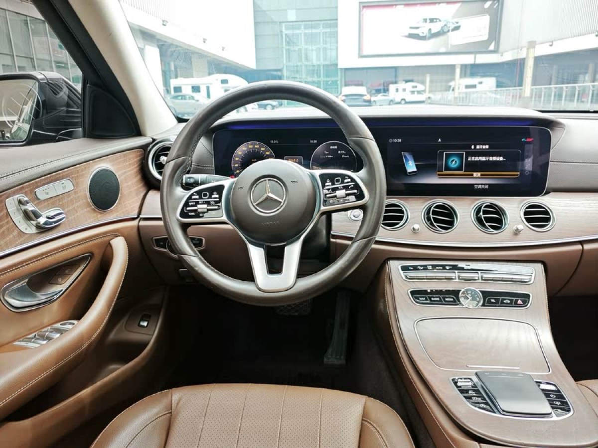 奔馳 奔馳E級  2019款 改款 E 300 L 時尚型圖片