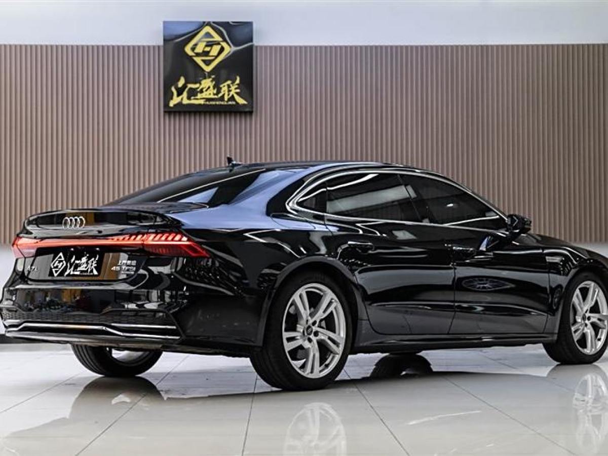 奧迪 奧迪A7L  2024款 45TFSI quattro S-line 見遠(yuǎn)型 流晶套裝圖片