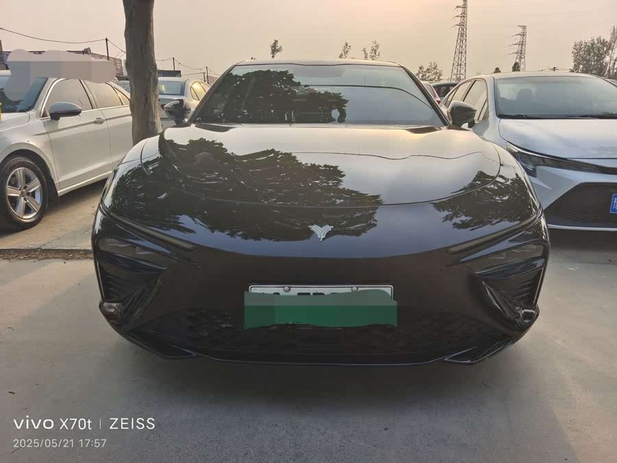 哪吒 哪吒S  2022款 增程版 1160km 后驅(qū)中版圖片