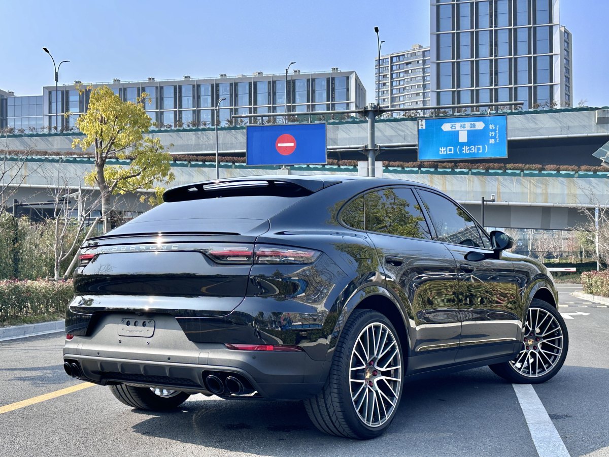 保時(shí)捷 Cayenne  2023款 Cayenne Coupé 3.0T 鉑金版圖片
