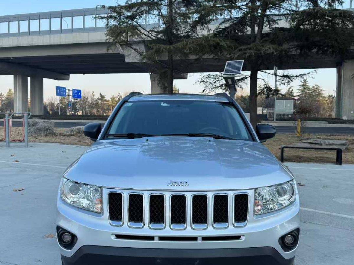 Jeep 指南者  2012款 2.0L 兩驅(qū)豪華版圖片