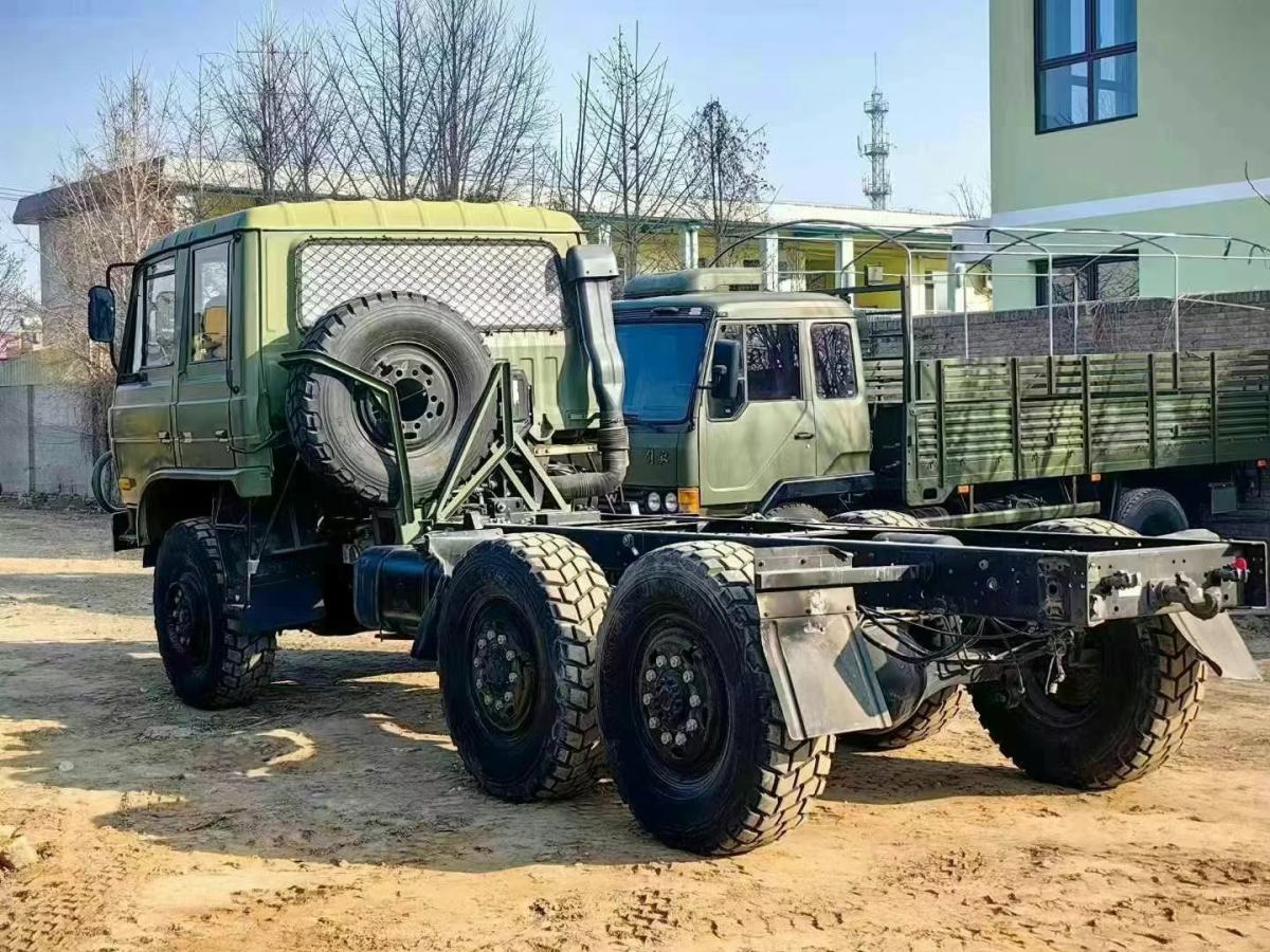 東風(fēng) 出口型六驅(qū)越野運兵車 6*6驅(qū)動沙漠運兵車 東風(fēng)6驅(qū)246運輸車圖片