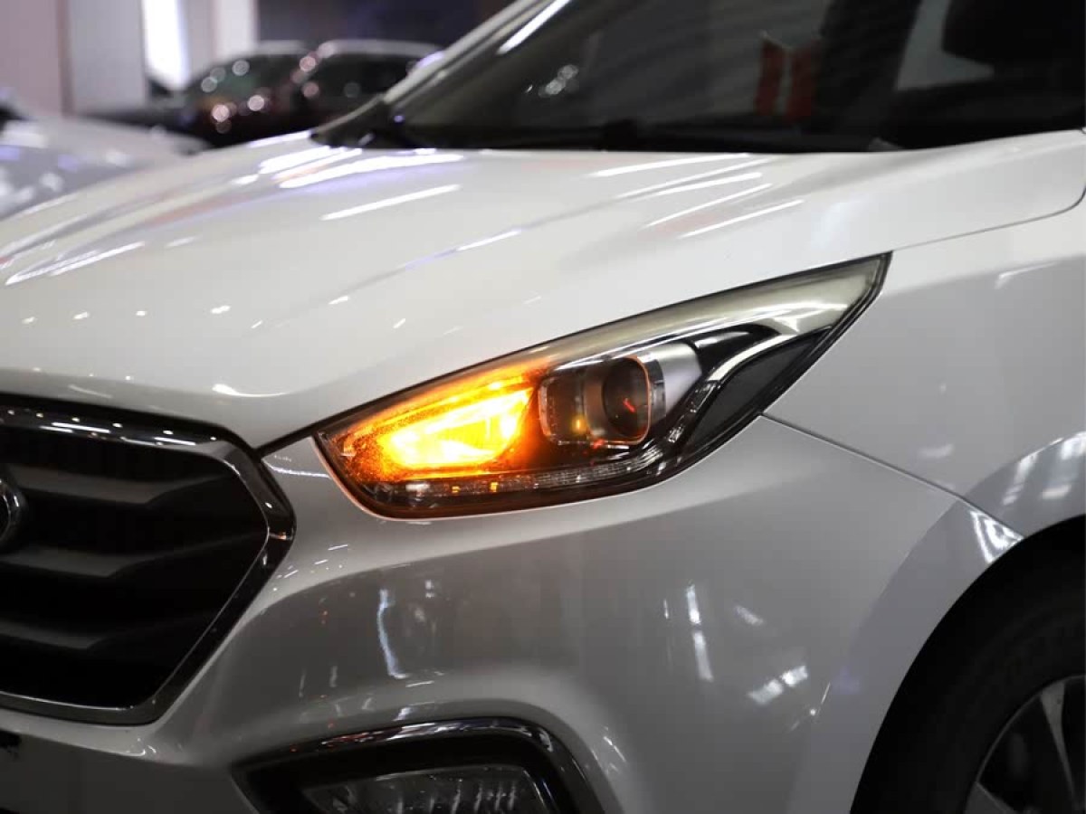 現(xiàn)代 ix35  2015款 2.0L 自動(dòng)兩驅(qū)舒適型 國(guó)IV圖片