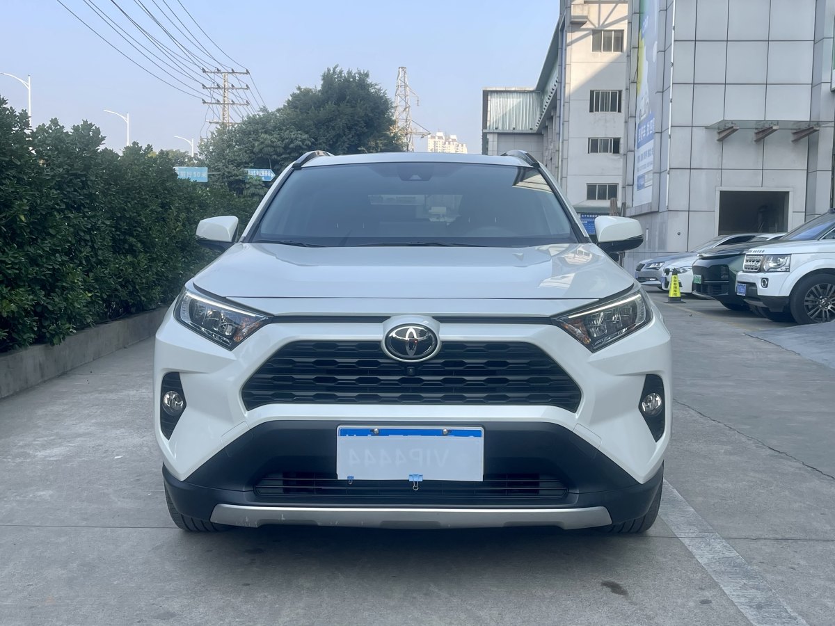 豐田 RAV4  2018款 榮放 2.0L CVT兩驅(qū)風(fēng)尚版圖片