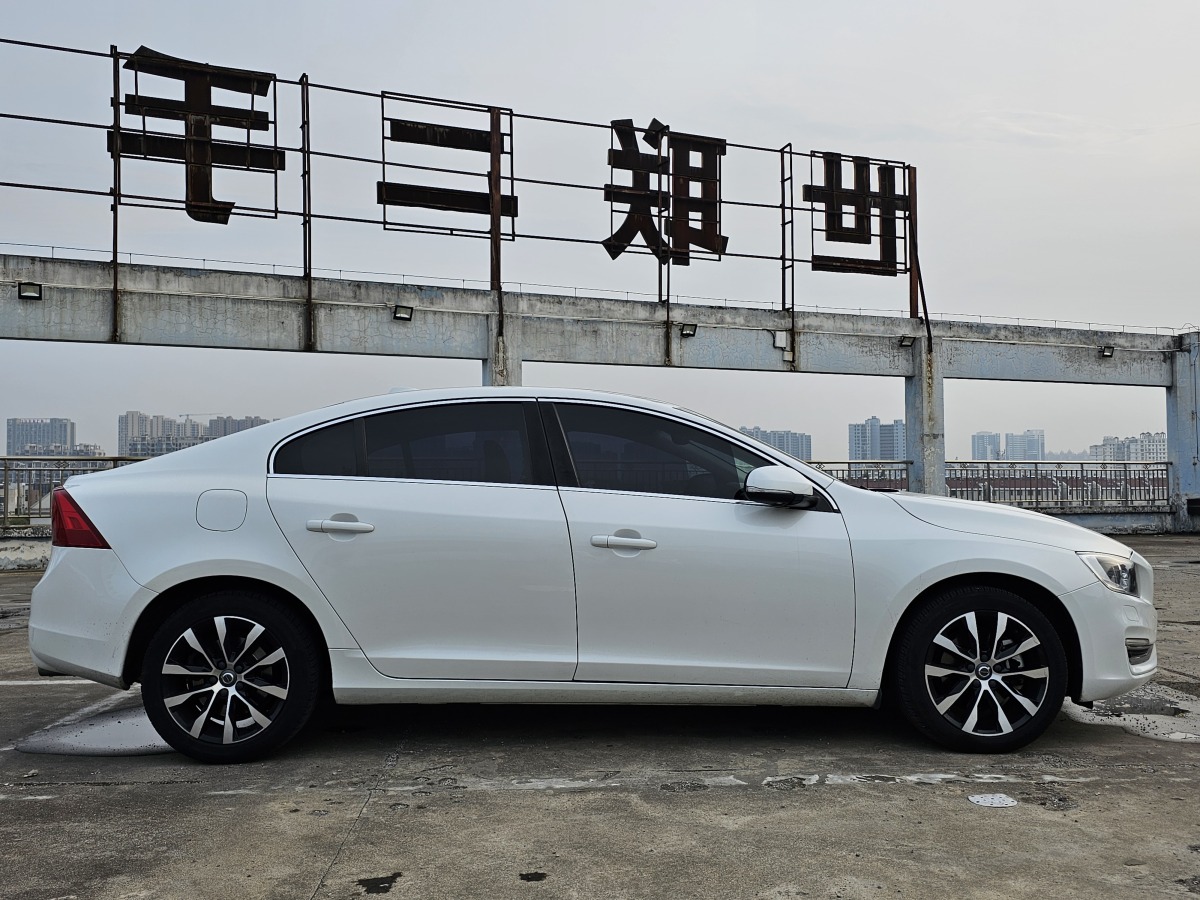 沃爾沃 S60  2014款 2.0T T5 個性運動版(改款)圖片