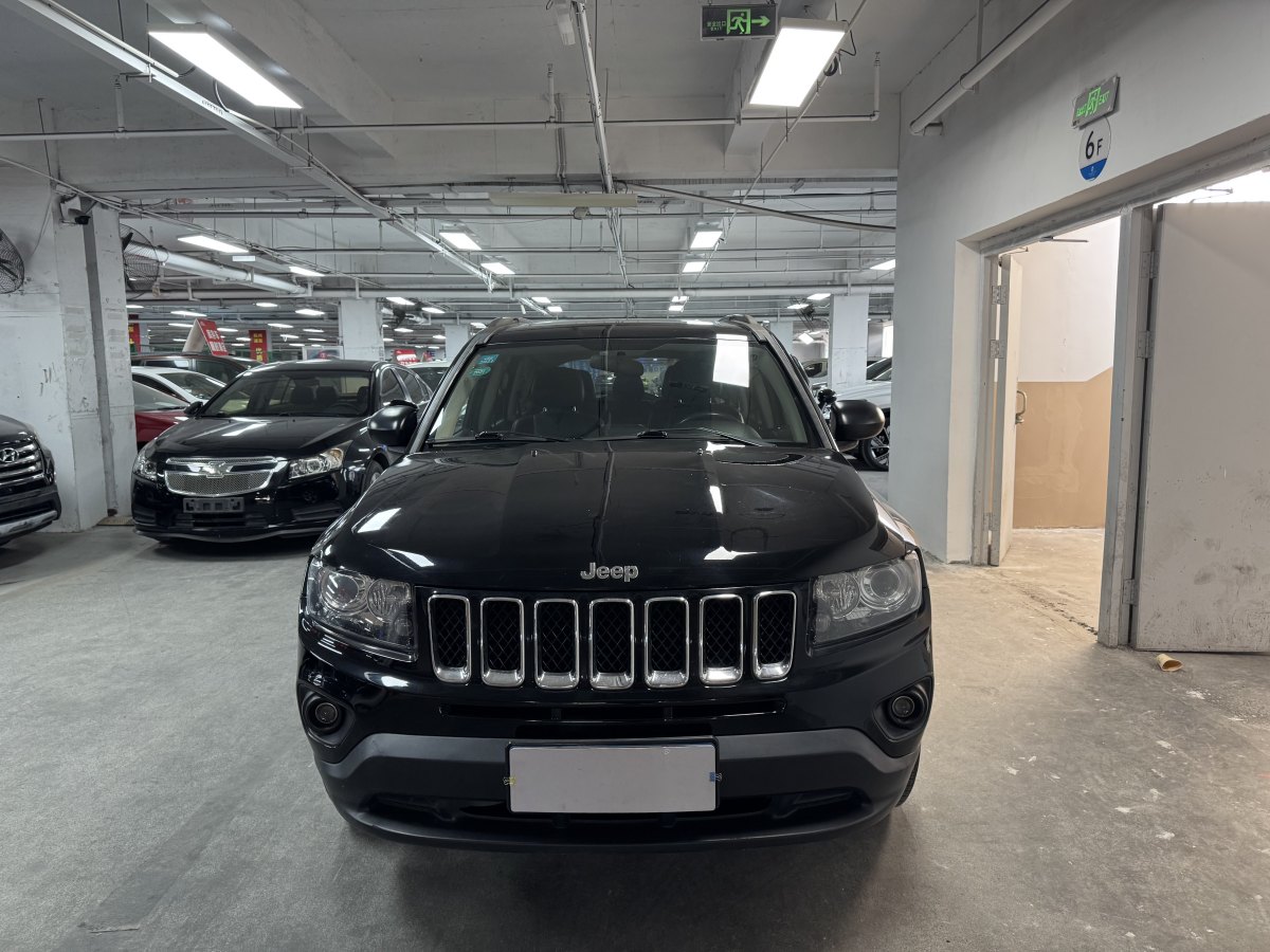 Jeep 指南者  2013款 2.0L 兩驅(qū)運(yùn)動(dòng)版圖片