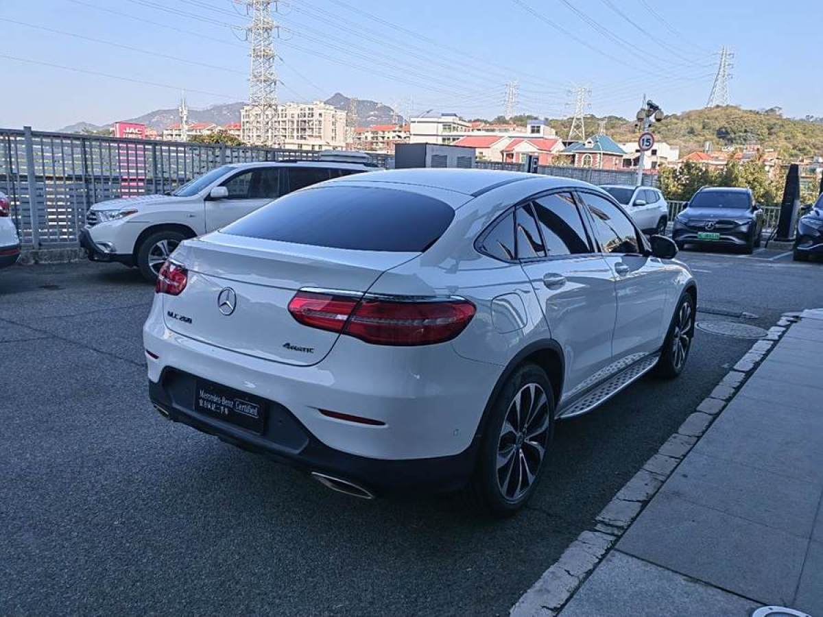 奔馳 奔馳GLC  2022款 改款 GLC 260 4MATIC 轎跑SUV圖片