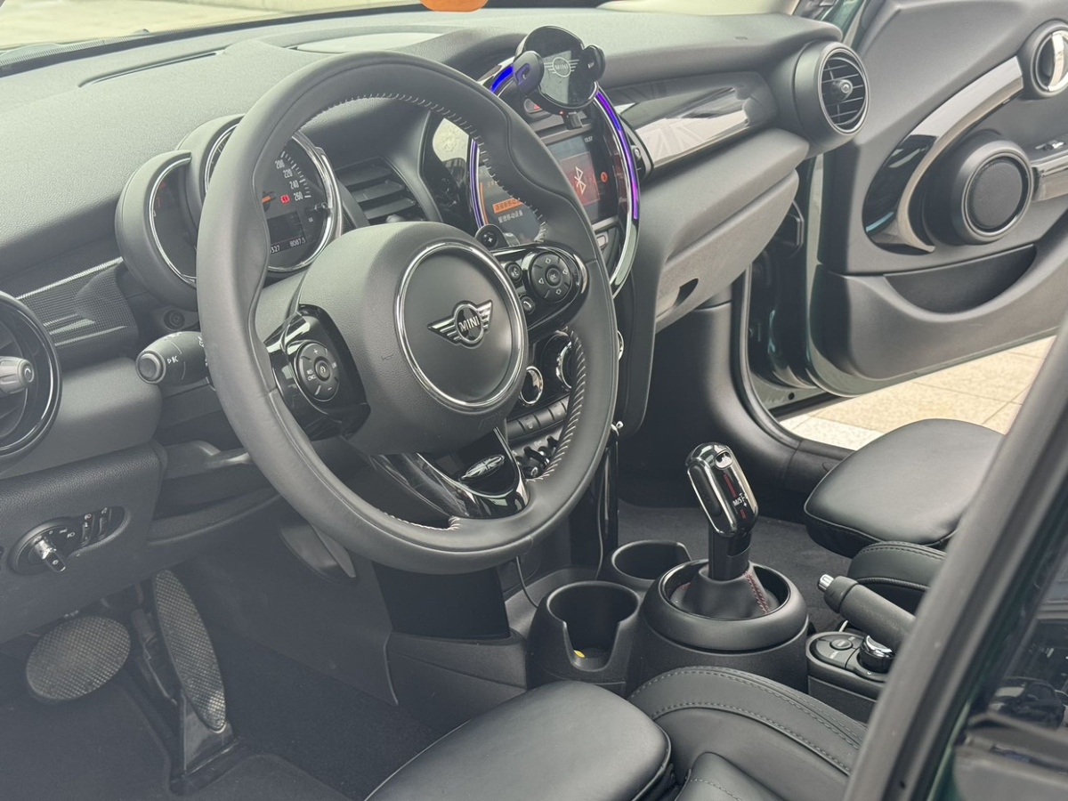 MINI MINI  2019款 2.0T COOPER S 經(jīng)典派 五門版圖片