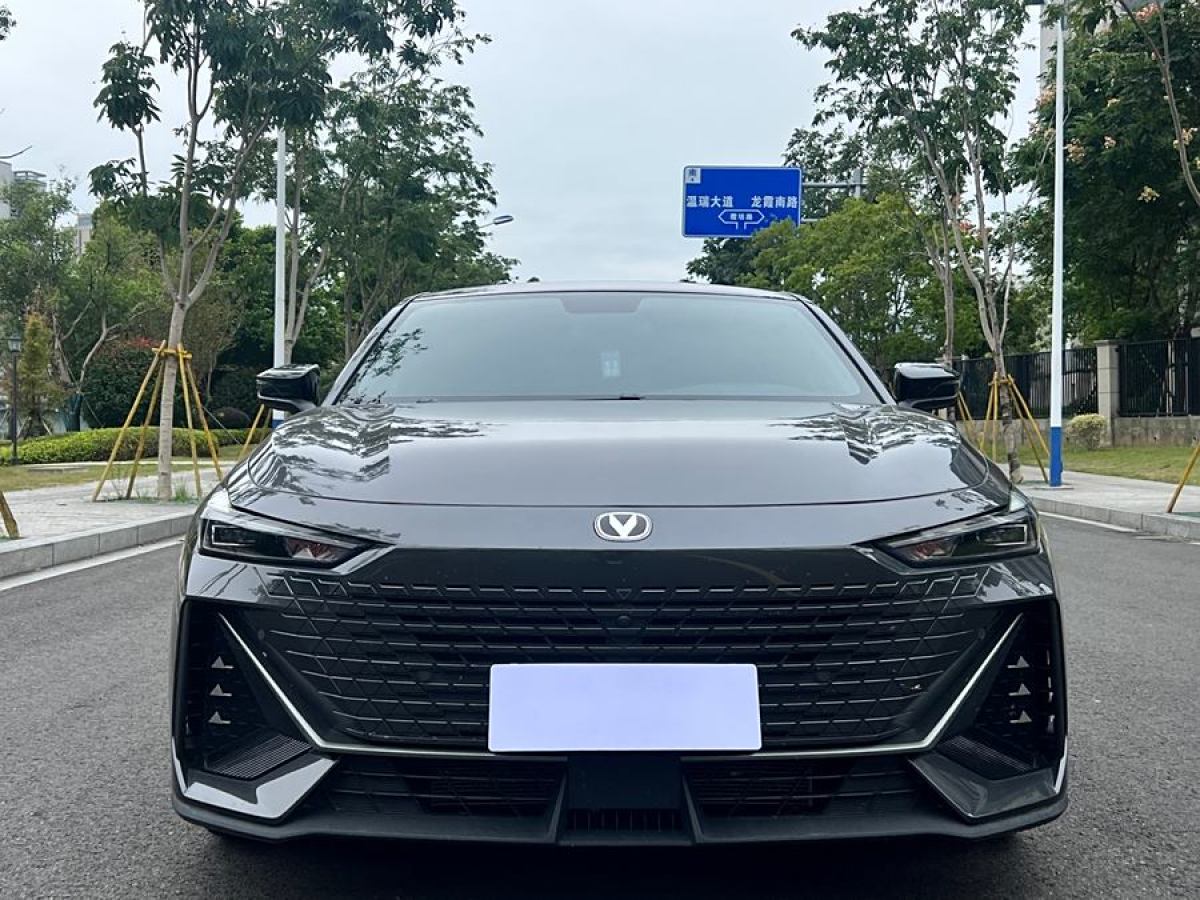 長安 長安UNI-V  2022款 1.5T 尊貴型圖片