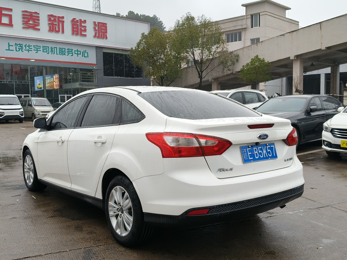 福特 ?？怂? 2015款 三廂 1.6L 自動舒適型圖片