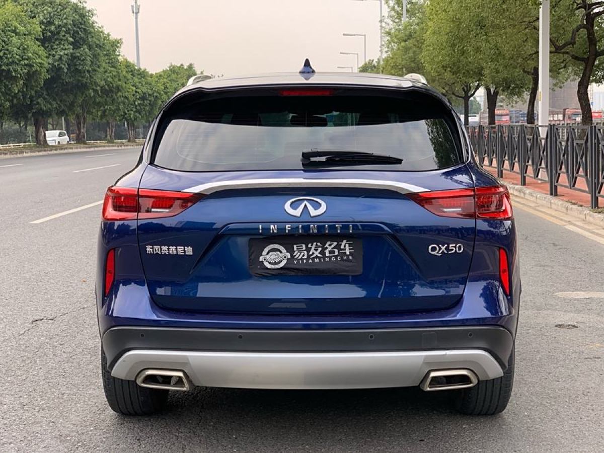 英菲尼迪 QX50  2020款 改款 2.0T 兩驅(qū)時(shí)尚版圖片