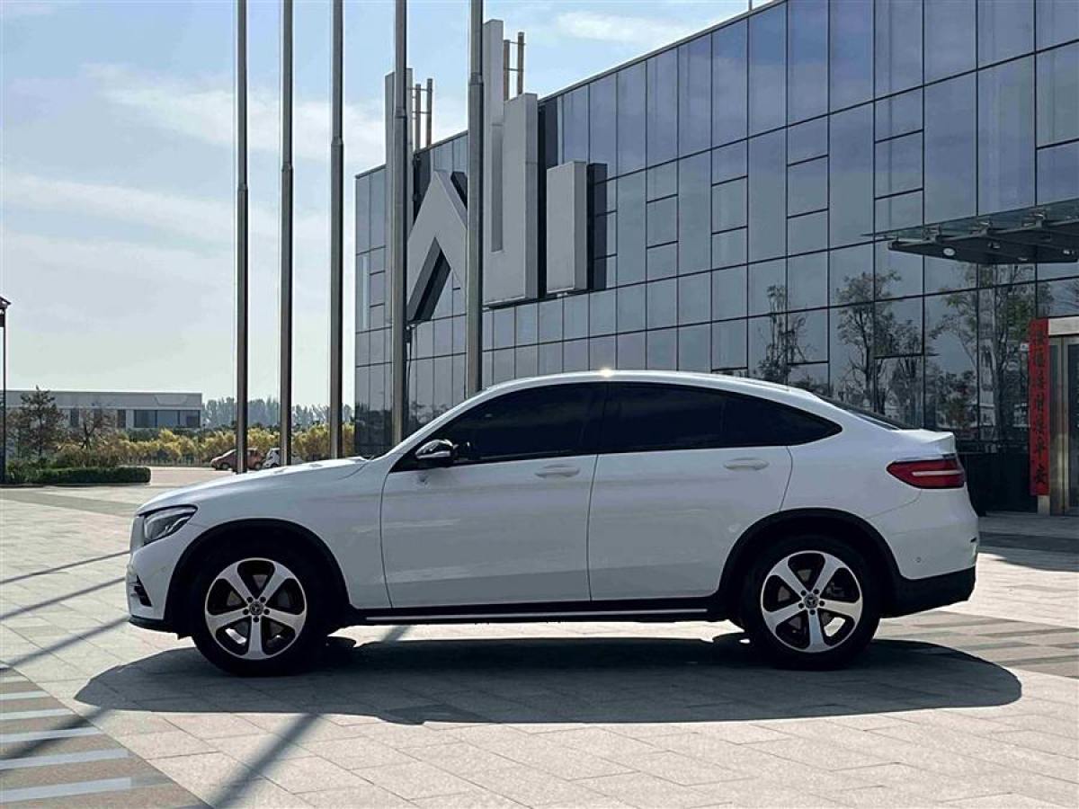 2019年1月奔馳 奔馳GLC  2023款 GLC 300 4MATIC 轎跑SUV