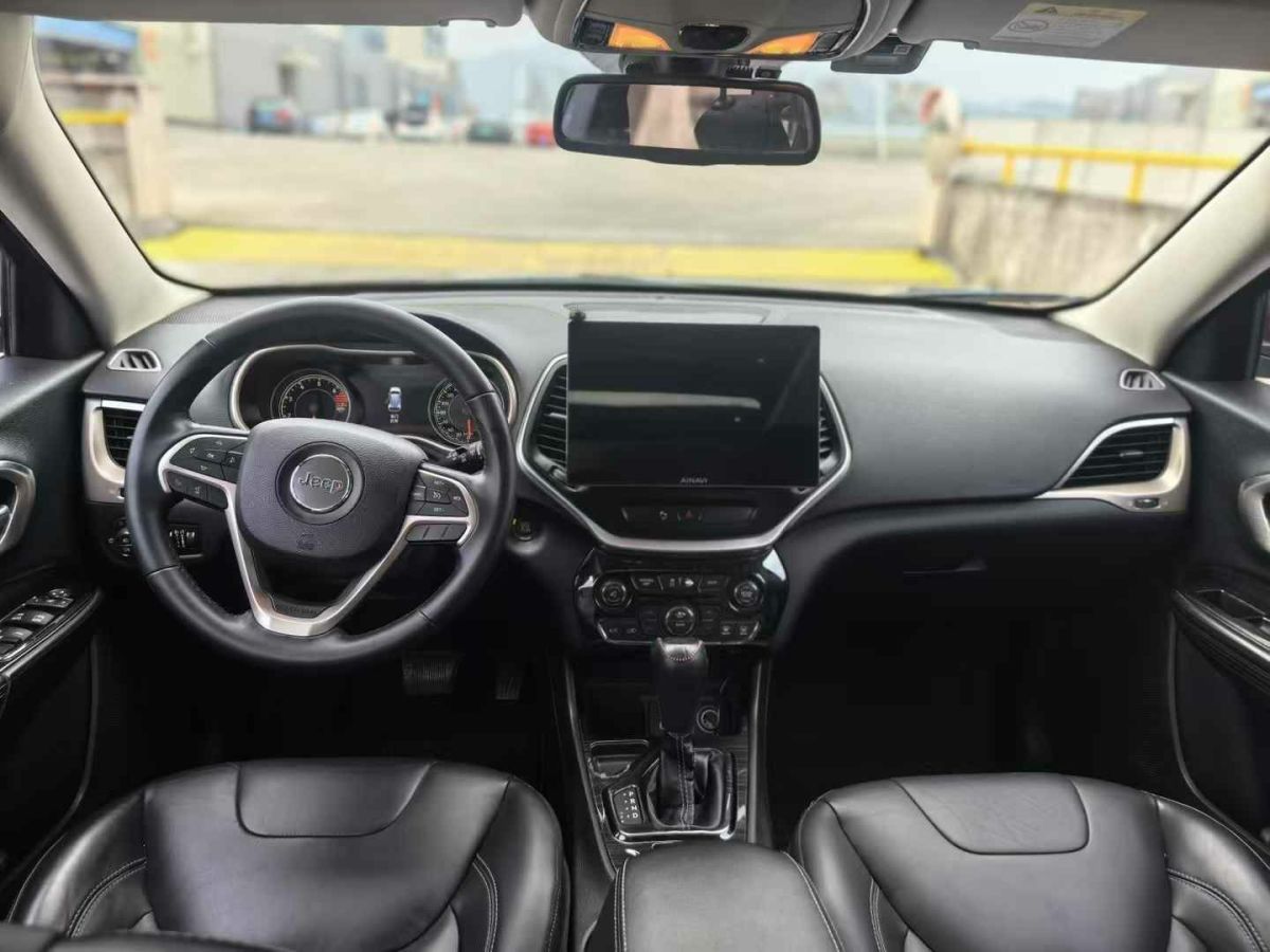 Jeep 自由光  2016款 2.0L 優(yōu)越版圖片
