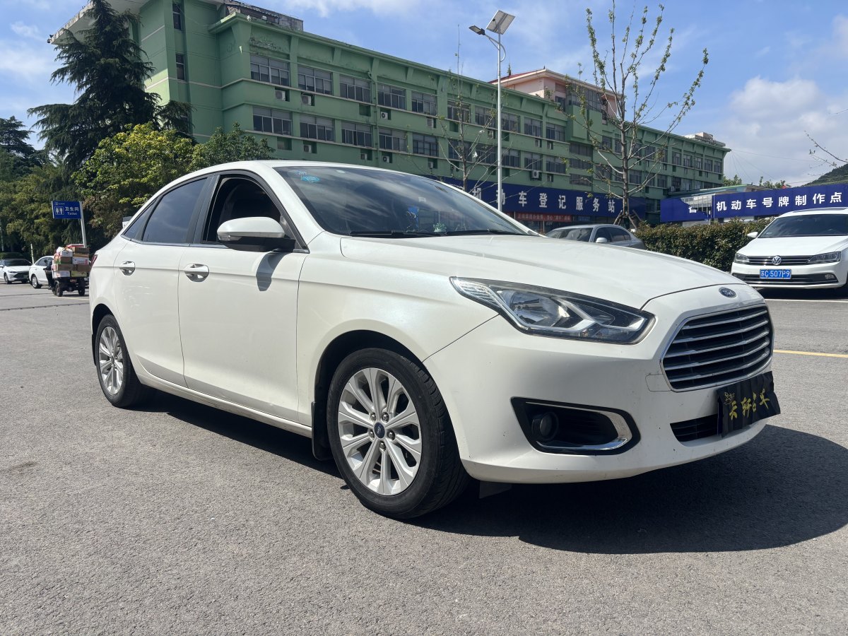 福特 福睿斯  2015款 1.5L 自動(dòng)時(shí)尚型圖片