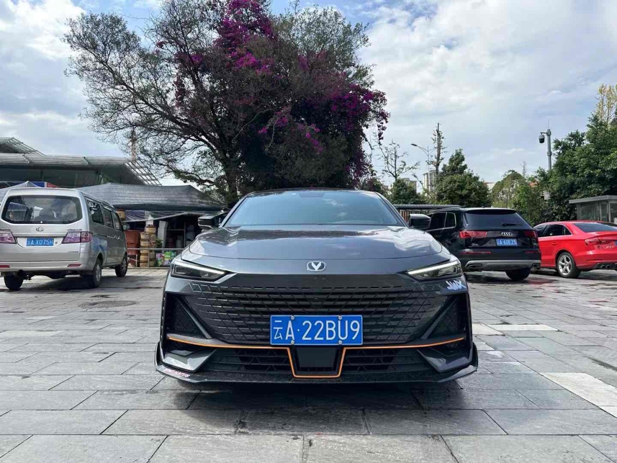 長(zhǎng)安 長(zhǎng)安UNI-V  2022款 1.5T 運(yùn)動(dòng)版圖片