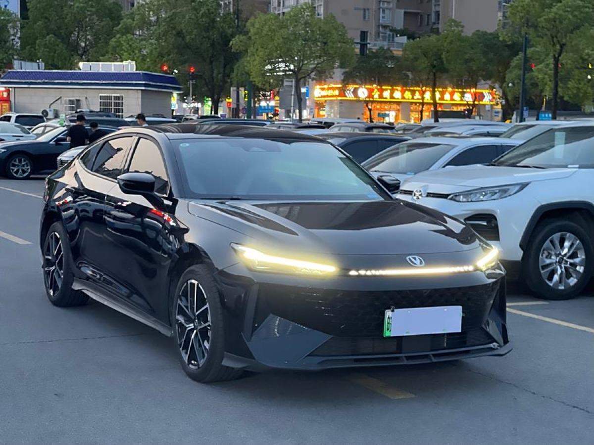 長(zhǎng)安 長(zhǎng)安UNI-V 智電iDD  2023款 智電iDD 1.5T 113km智趣型圖片