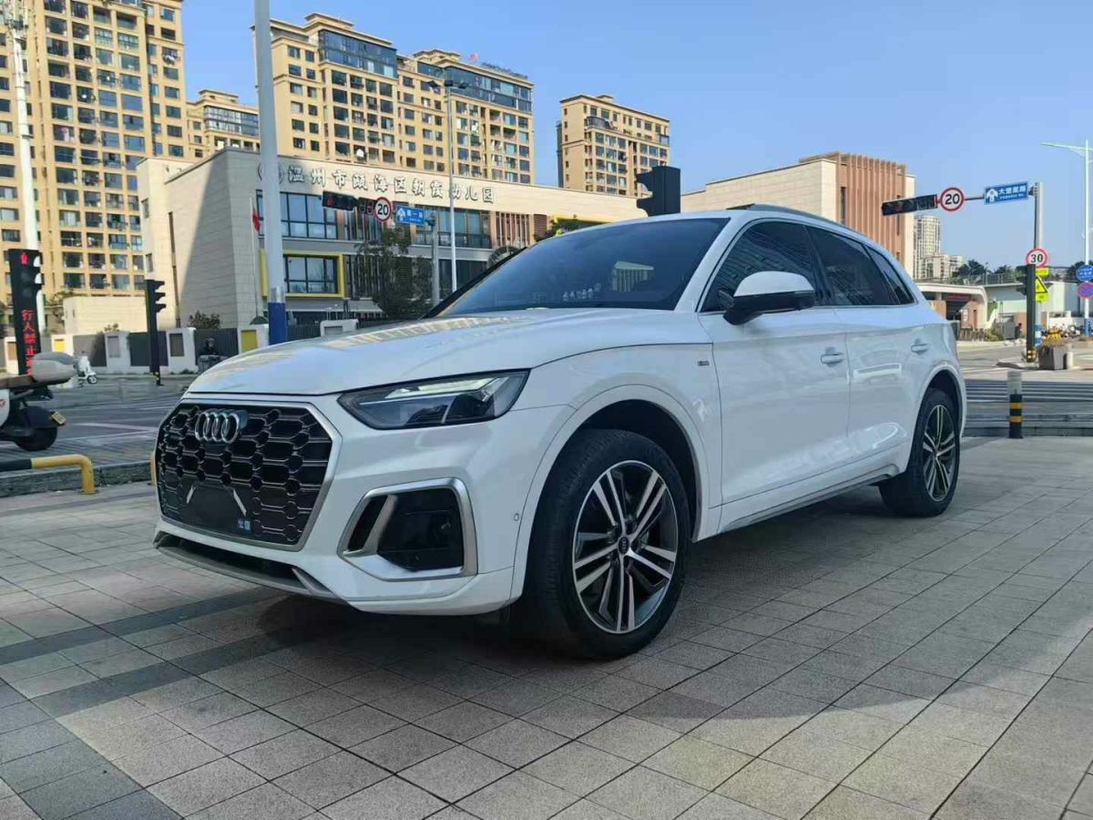 奧迪 奧迪Q5 e-tron  2022款 40 e-tron 星耀型 機甲套裝圖片