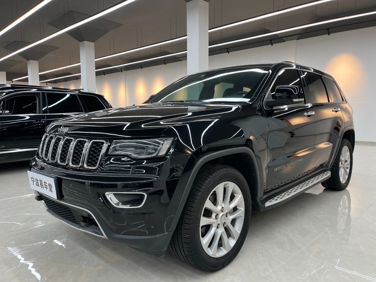 2018年7月Jeep 大切諾基  2017款 3.0L 舒享導(dǎo)航版