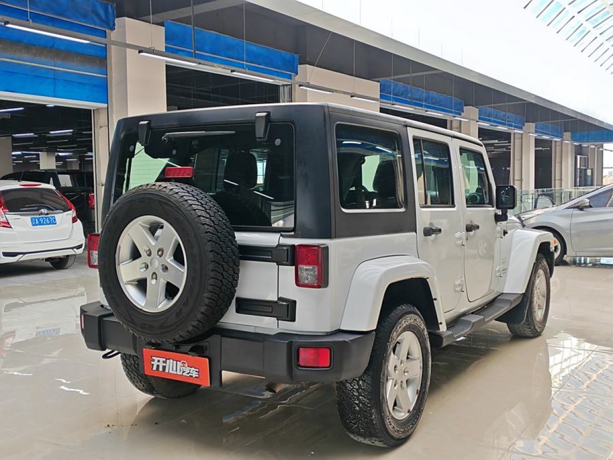 Jeep 牧馬人  2014款 3.0L Sahara 四門(mén)版圖片