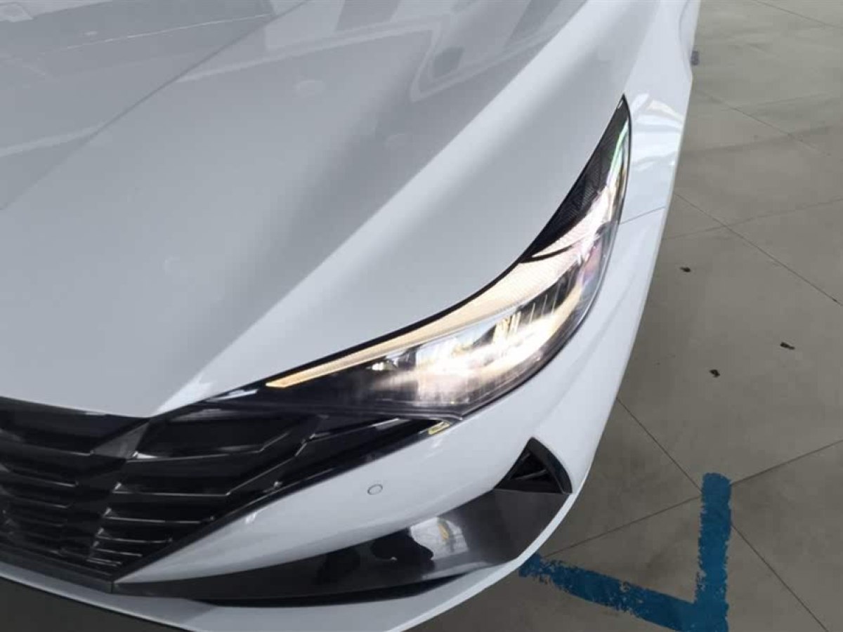 現(xiàn)代 伊蘭特  2022款 1.5L CVT LUX尊貴版圖片