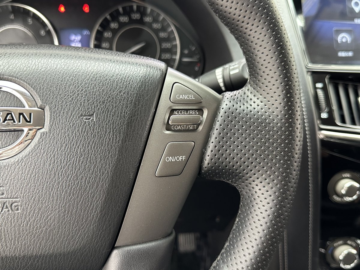 日產(chǎn) 途樂(lè)  2018款 4.0L 鉑金型圖片