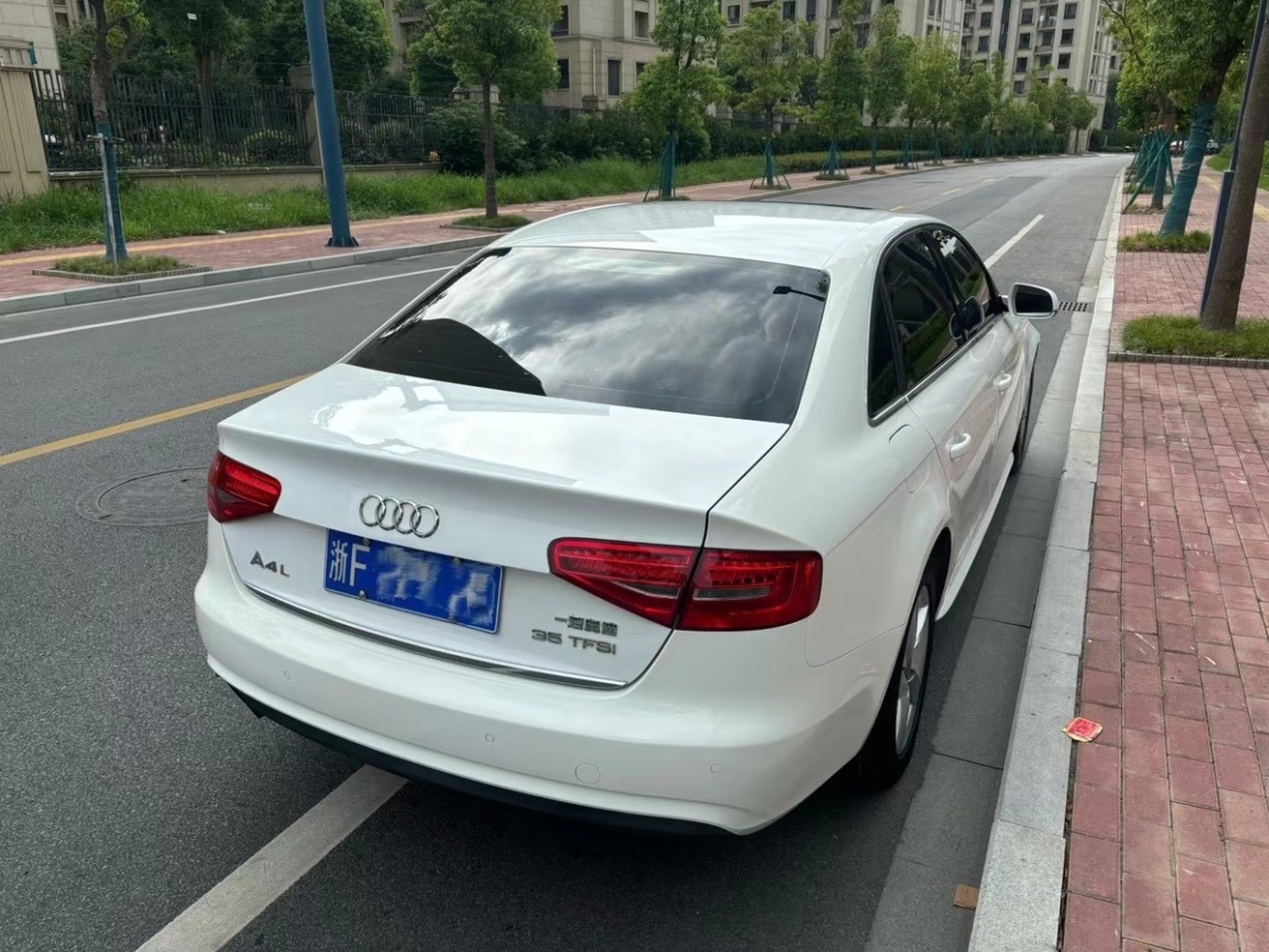 奧迪 奧迪A4L  2013款 35 TFSI 自動(dòng)標(biāo)準(zhǔn)型圖片