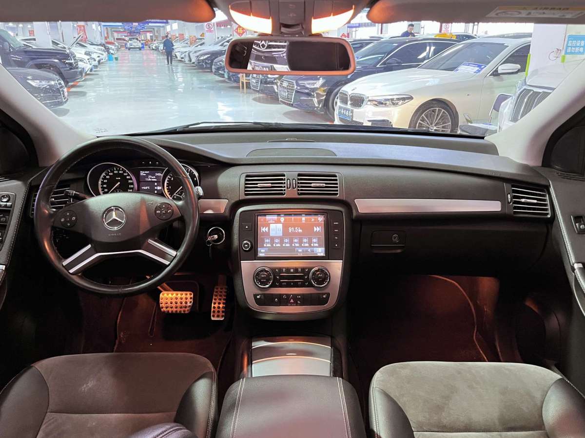 2015年7月奔驰 奔驰R级  2015款 R 320 4MATIC 豪华型