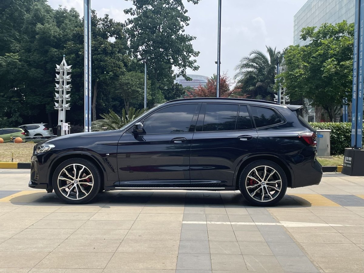 寶馬 寶馬X3  2022款 xDrive30i 領(lǐng)先型 M曜夜套裝圖片