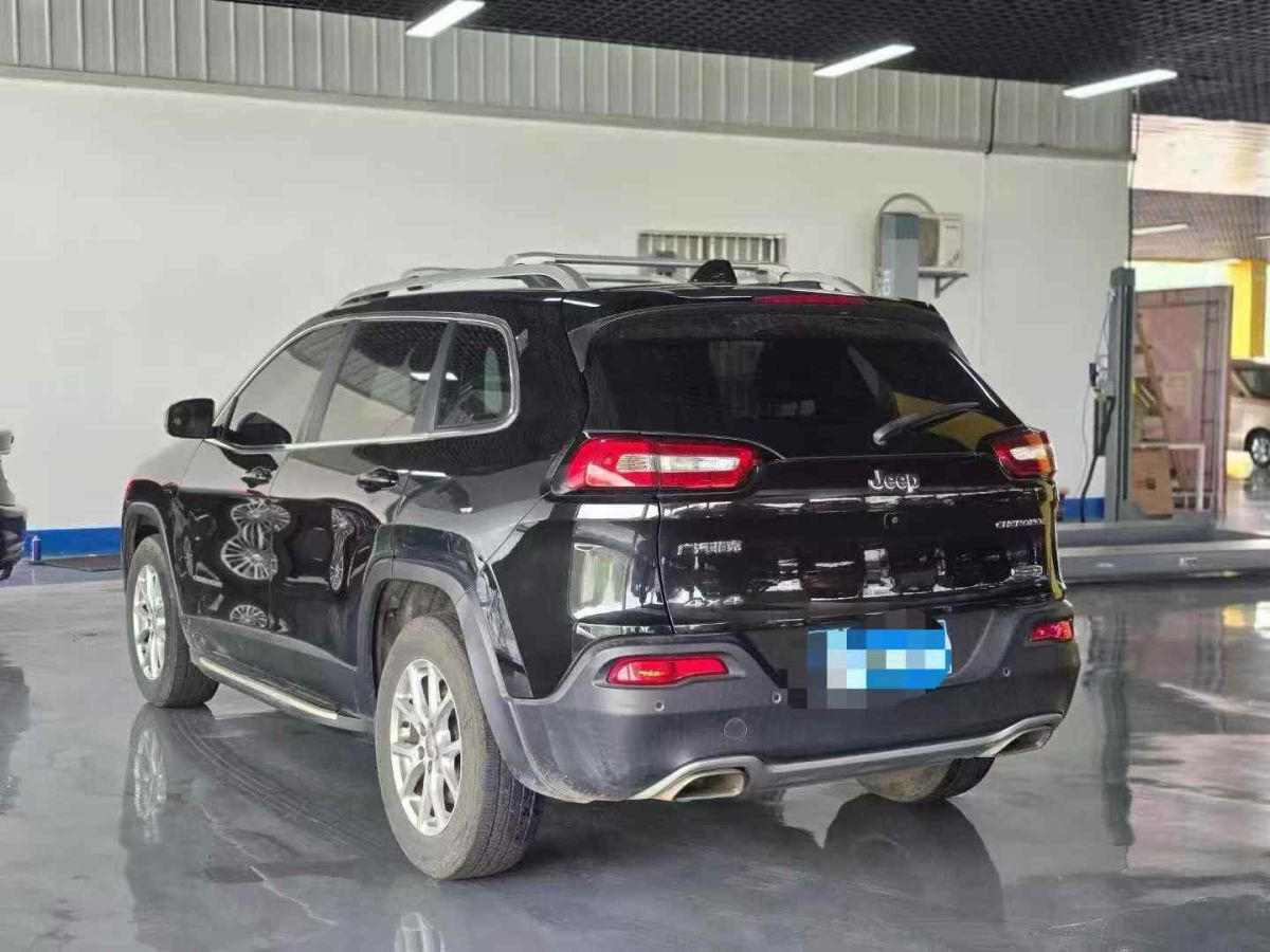Jeep 自由光  2017款 2.0L 優(yōu)越版圖片