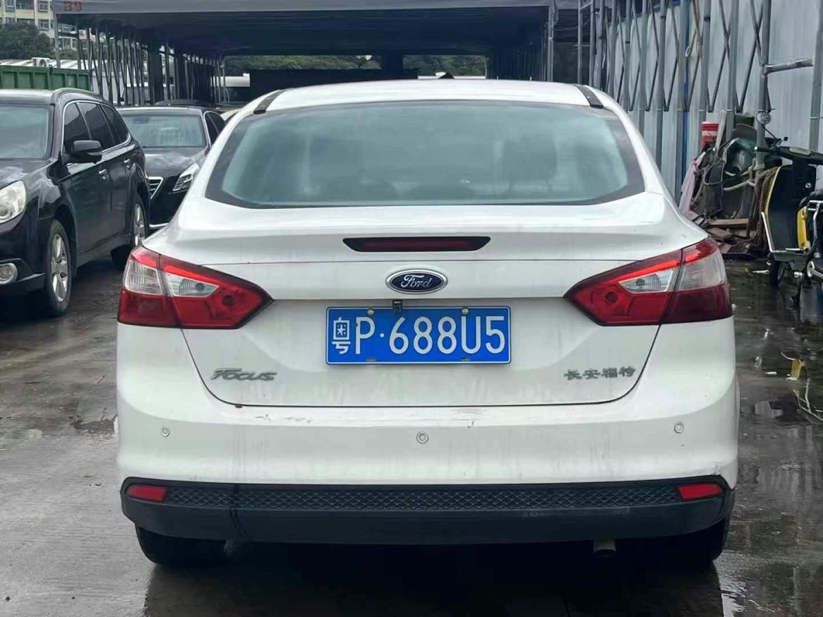福特 ?？怂? 2014款 兩廂經(jīng)典 1.8L 自動酷白典藏版圖片